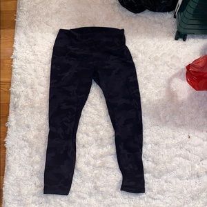 Black Camo lululemon align leggings.